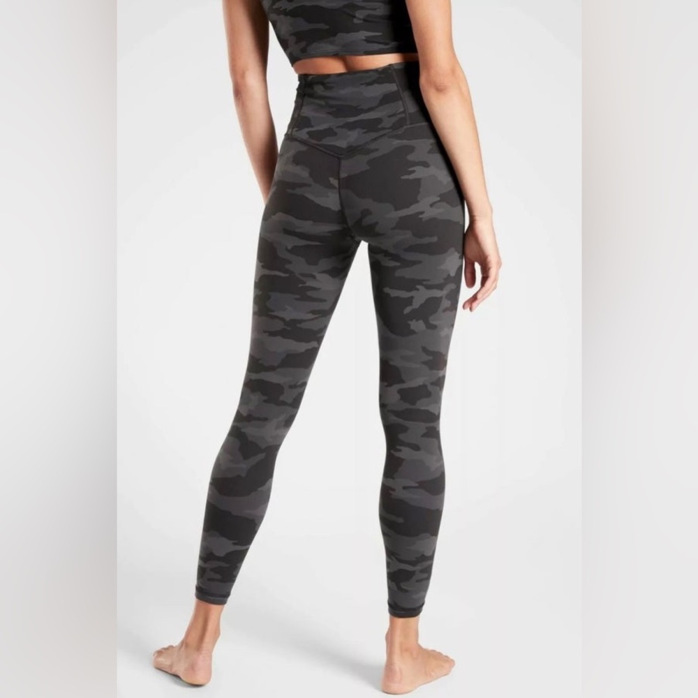 Athleta Ultra High Rise Elation 7/8 Tight in Camo | SZ XS